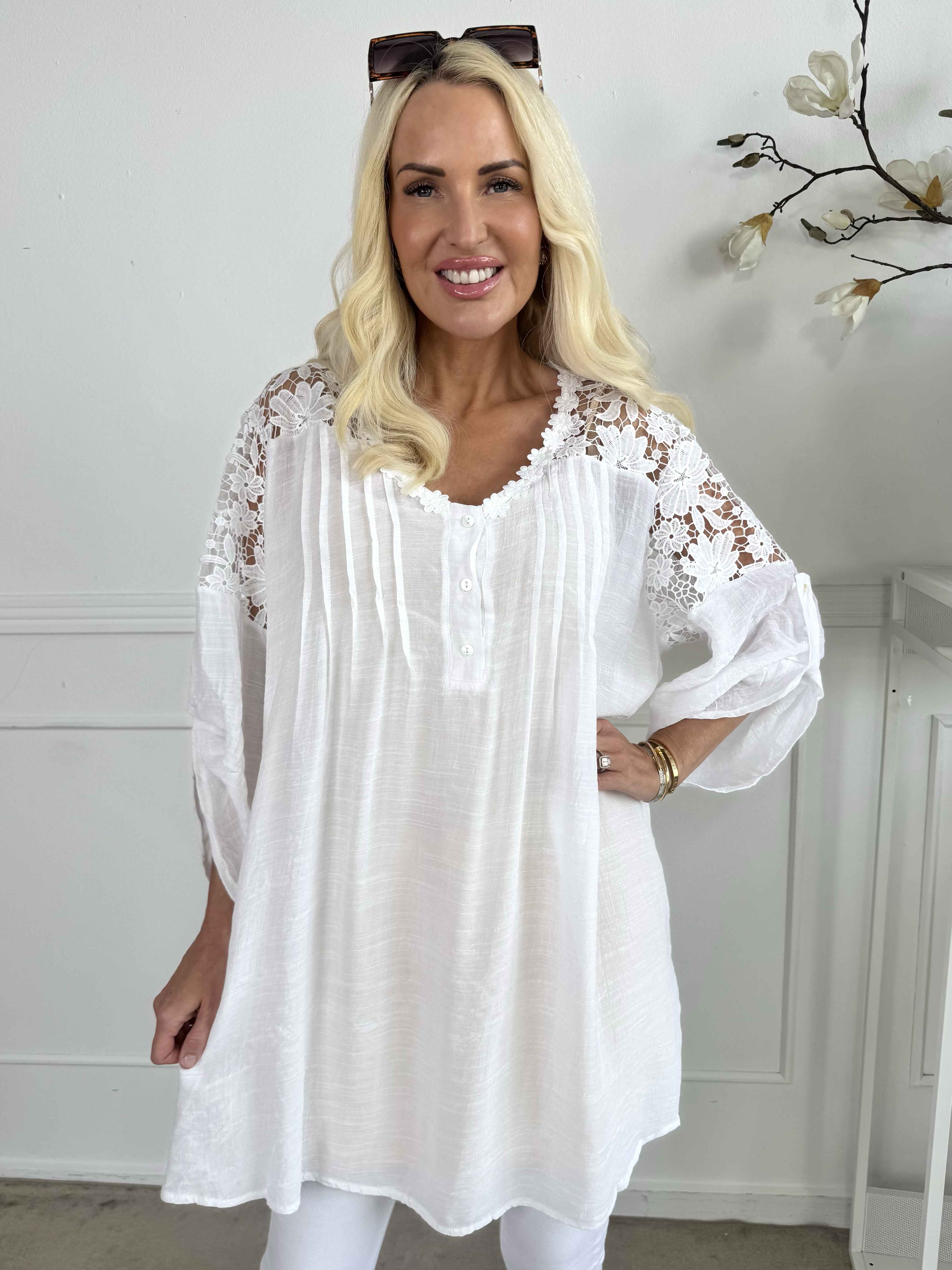 Rosalie - Söt feminin tunika med broderad rygg